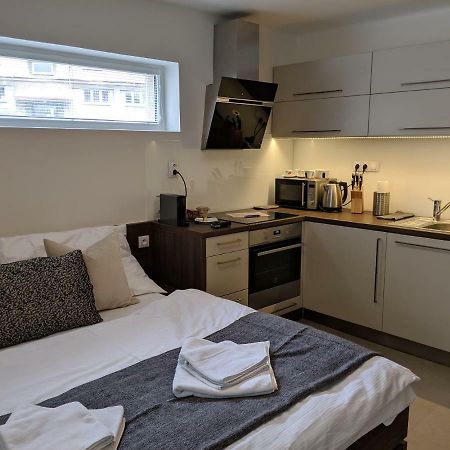 Ap10 - Apartments 4U Brezinova "Overnight Simply" Hradec Králové المظهر الخارجي الصورة