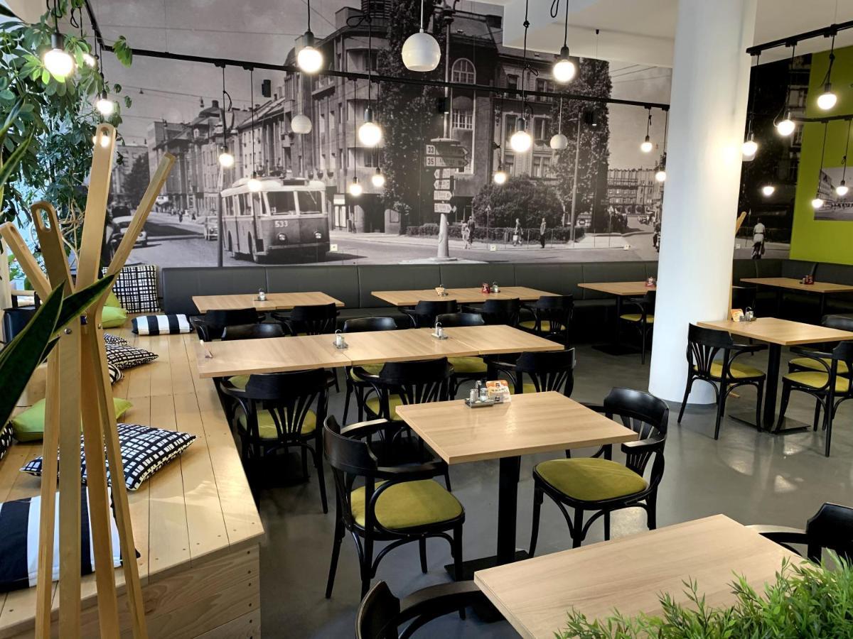 Ap10 - Apartments 4U Brezinova "Overnight Simply" Hradec Králové المظهر الخارجي الصورة