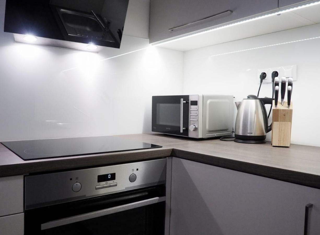 Ap10 - Apartments 4U Brezinova "Overnight Simply" Hradec Králové المظهر الخارجي الصورة