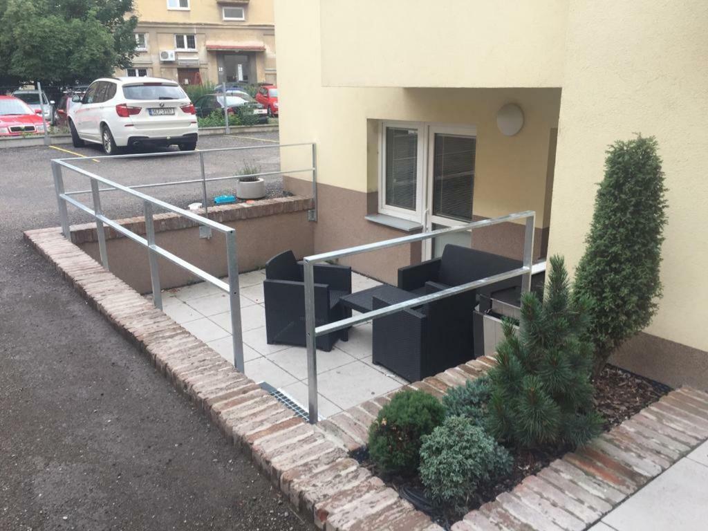 Ap10 - Apartments 4U Brezinova "Overnight Simply" Hradec Králové المظهر الخارجي الصورة