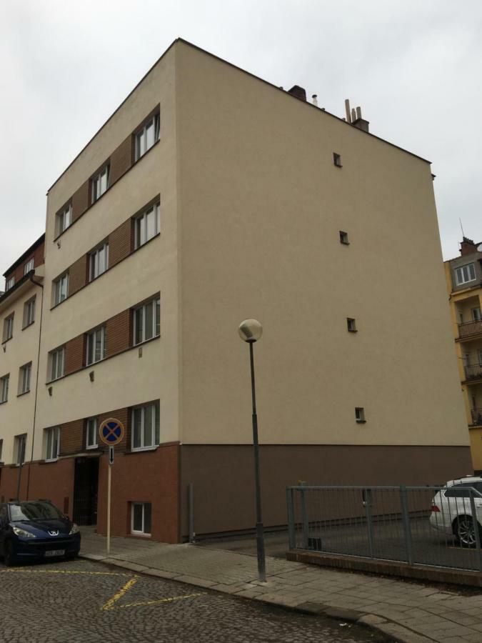 Ap10 - Apartments 4U Brezinova "Overnight Simply" Hradec Králové المظهر الخارجي الصورة