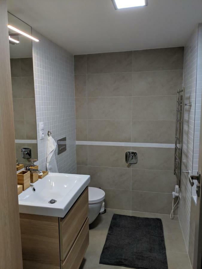 Ap10 - Apartments 4U Brezinova "Overnight Simply" Hradec Králové المظهر الخارجي الصورة