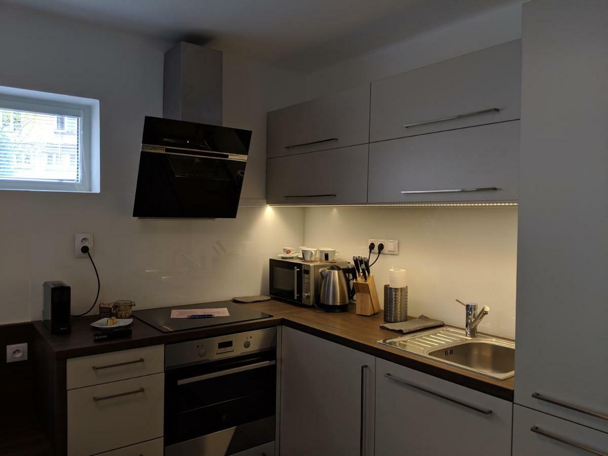 Ap10 - Apartments 4U Brezinova "Overnight Simply" Hradec Králové المظهر الخارجي الصورة