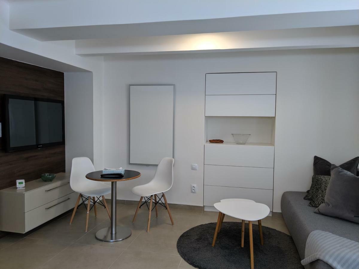 Ap10 - Apartments 4U Brezinova "Overnight Simply" Hradec Králové المظهر الخارجي الصورة