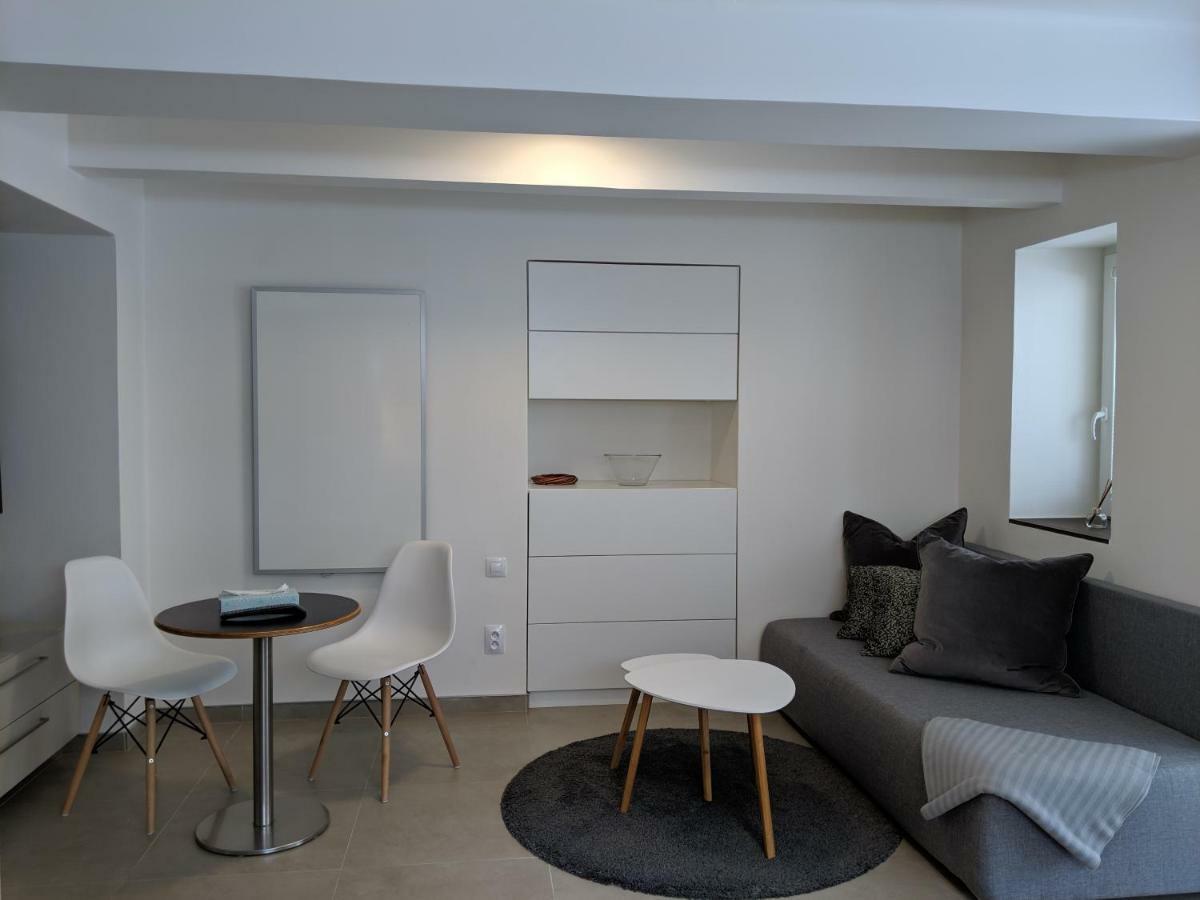 Ap10 - Apartments 4U Brezinova "Overnight Simply" Hradec Králové المظهر الخارجي الصورة